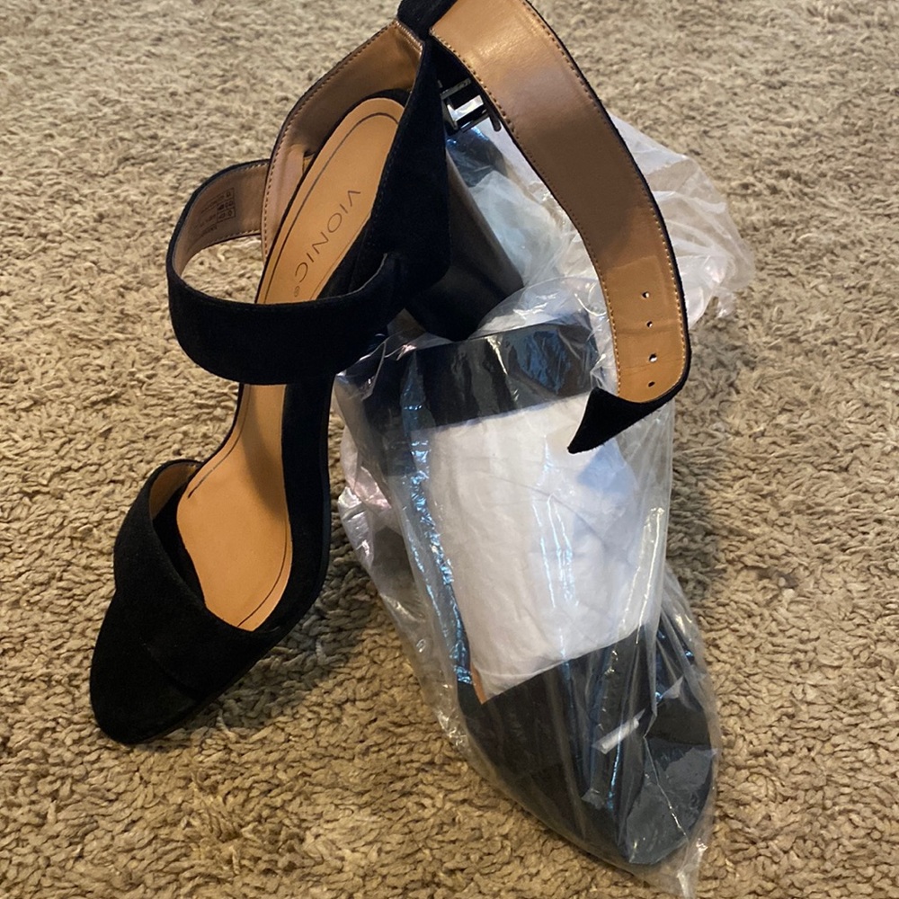 Vonic high heel sandals